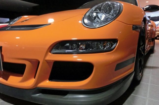 FRP成形用型製作会社が依頼を受けて完成したオレンジの自動車